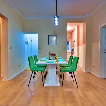 The Heart Of Just Steps Away From Vitoshka Apartmán *