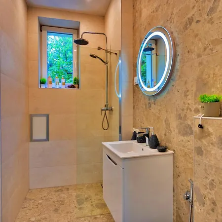 Lejlighed The Heart Of Just Steps Away From Vitoshka