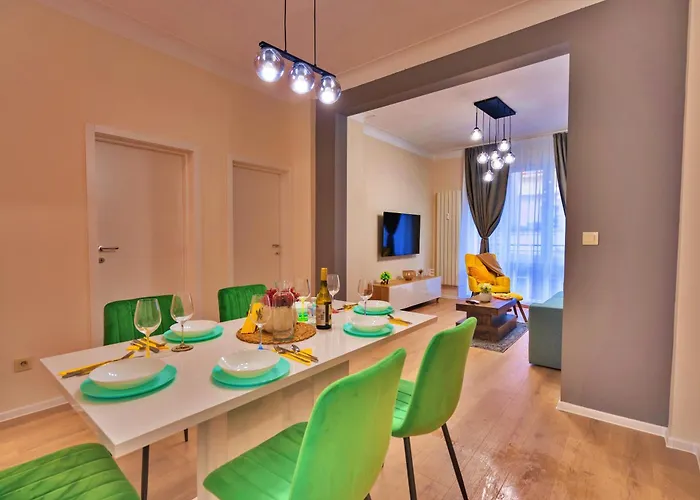 The Heart Of Just Steps Away From Vitoshka * ソフィア