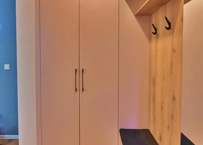 The Heart Of Just Steps Away From Vitoshka ソフィア